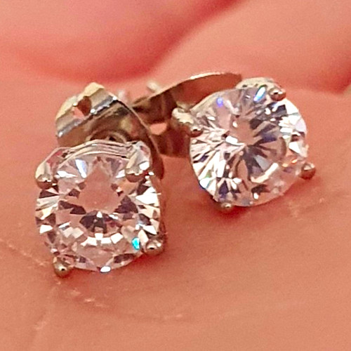 Round clear crystal stud - crystal,