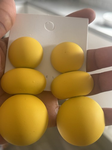 Yellow stud dropping - yellow,