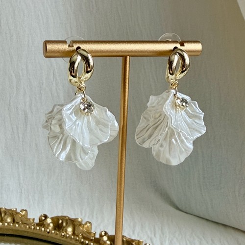 White shell petal drop - white,